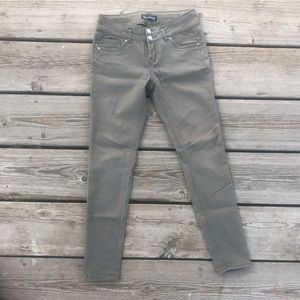 Wallflower Denim Deluxe Jeggings, Woman’s size 5. EUC!! Brown in color!